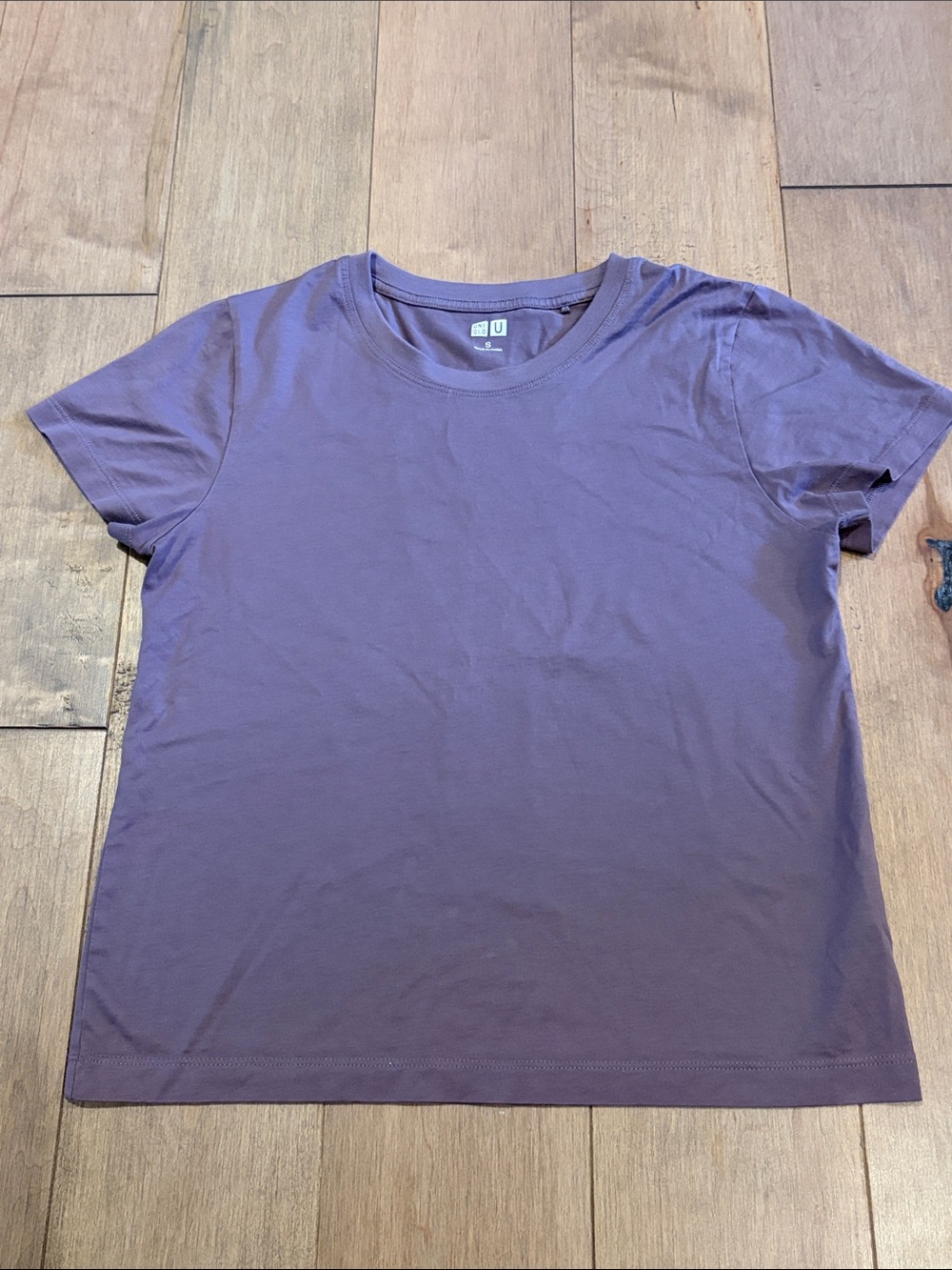 Uniqlo Womens Short Sleeve Crew Tee in Lavender Purple